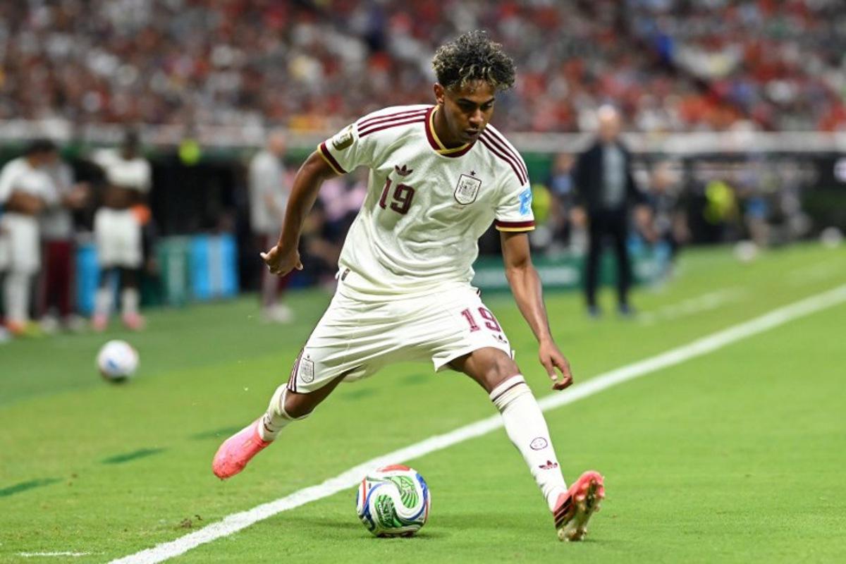 Spain's forward #19 Lamine Yamal controls the ball during the 2026 World Cup Group H football match between Uruguay and Spain at the Guadalajara Stadium in Zapopan on June 26, 2026.   CARL DE SOUZA / AFP