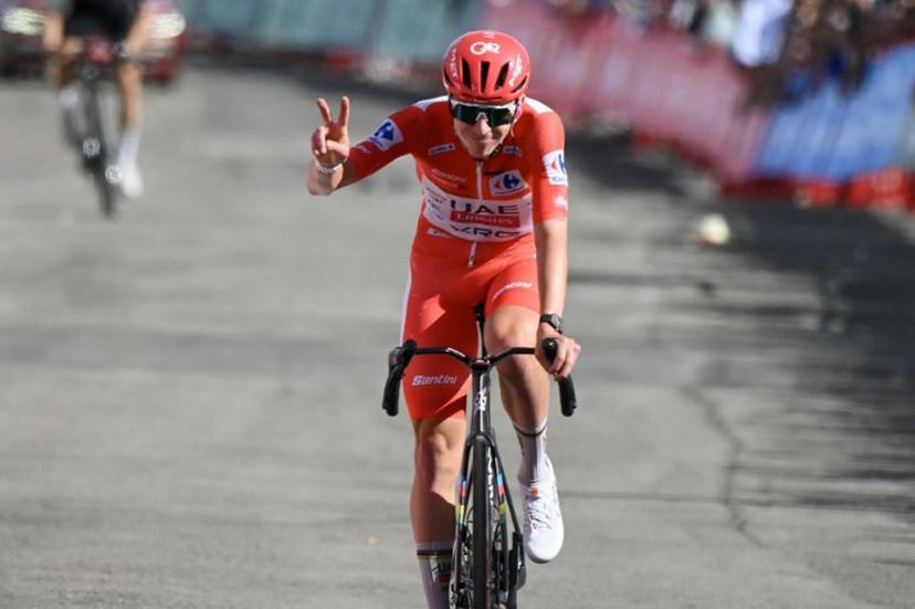 Overall race leader, UAE Team Emirates - XRG team's Slovenian rider Tadej Pogacar, gestures as he crosses the finish line of the seventh stage of the Vuelta a Espana 2026, a 149,8 km race between Vall d'Alba and Aramon Valdelinares on August 28, 2026.   JOSE JORDAN / AFP