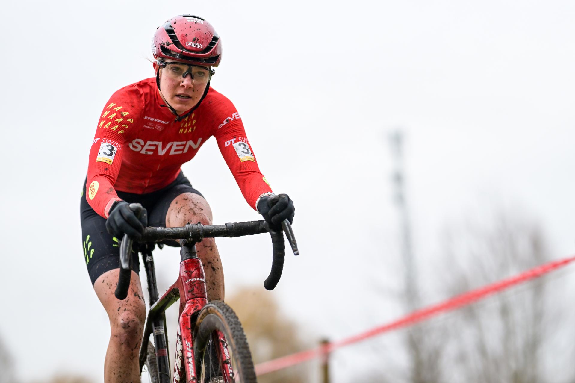 Dutch Aniek Van Alphen pictured in action during the women elite race at the cyclocross cycling event in Gullegem on Saturday 03 January 2026, stage 7/8 in the Superprestige cyclocross cycling competition BELGA PHOTO DAVID PINTENS