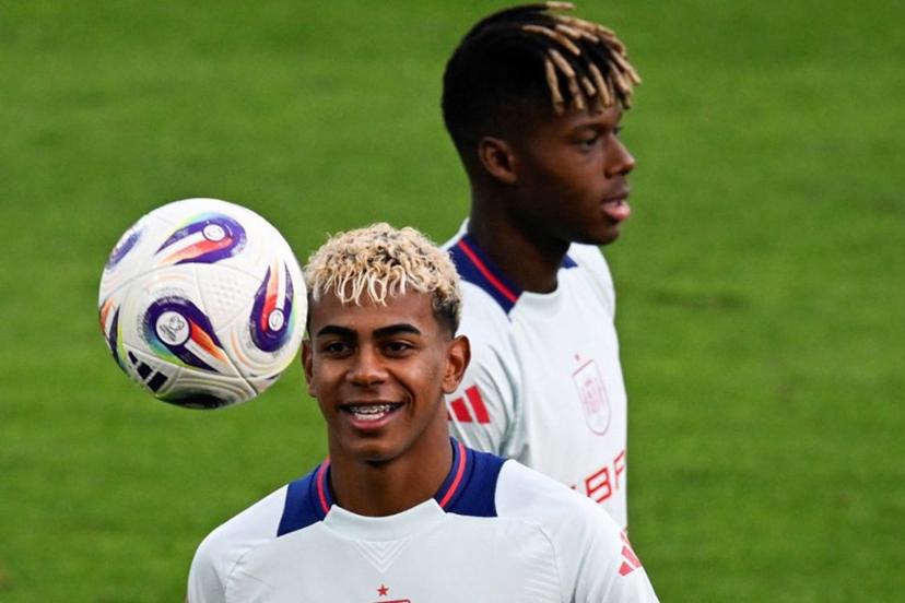Spain's forward Lamine Yamal (L) and Spain's forward Nico Williams take part in a training session of Spain's national football team, on the eve of the UEFA World cup 2026 Group E qualification football match between Bulgaria and Spain, at the Vassil Levski stadium in Sofia on September 3, 2025.  Nikolay DOYCHINOV / AFP