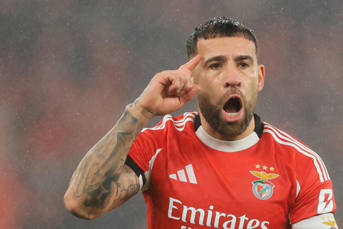 Benfica's Argentine defender #30 Nicolas Otamendi gestures during the UEFA Champions League league phase day 8 football match between SL Benfica and Real Madrid CF at Estadio da Luz in Lisbon on January 28, 2026.  PATRICIA DE MELO MOREIRA / AFP