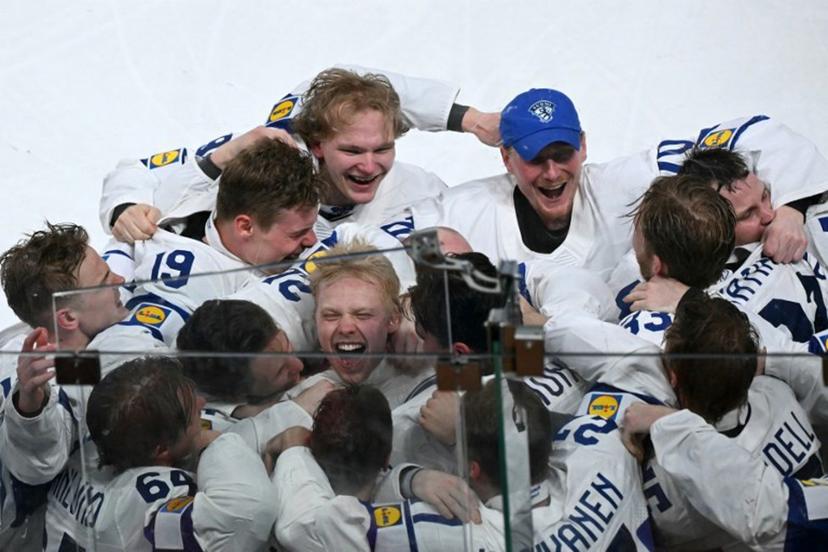 Finland's forward #94 Konsta Helenius (C) celebrates with teammates after scoring the sudden-death goal to win during the over time of the IIHF Ice Hockey Men's World Championship final match between Switzerland and Finland at the Swiss Life Arena in Zurich on May 31, 2026.  SEBASTIEN BOZON / AFP