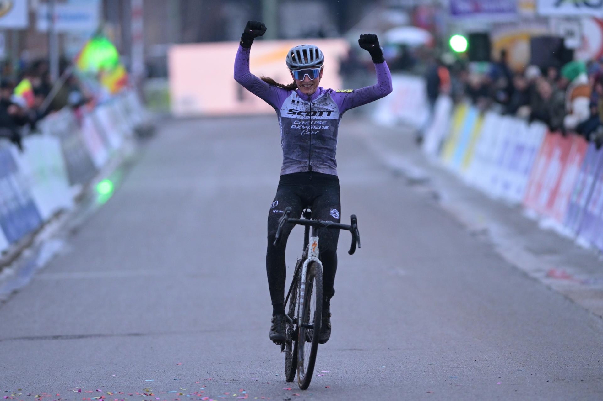Ermeline Detilleux celebrates as she wins the Women without contract category at the woman race at the Belgian Cyclocross Championships in Beringen on Saturday 10 January 2026. BELGA PHOTO DAVID PINTENS