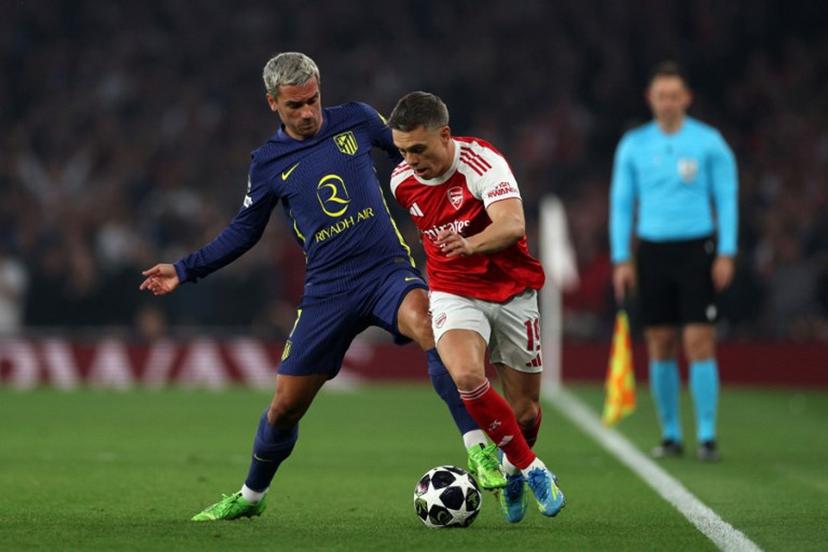 Atletico Madrid's French striker #07 Antoine Griezmann battles for the ball with Arsenal's Belgian midfielder #19 Leandro Trossard during the UEFA Champions League second-leg semi-final football match between Arsenal and Atletico Madrid at the Emirates Stadium in north London on May 5, 2026.  Adrian Dennis / AFP