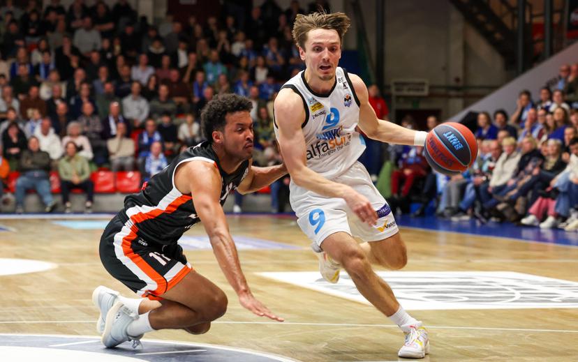 Aalst's Niels Van den Eynde and Leuven's Roel Bucumi fight for the ball during a basketball match between Okapi Aalst and Leuven Bears, Friday 13 March 2026 in Aalst, on day 23 (out of 34) of the 2025-2026 'BNXT League' Belgian/ Dutch first division basket championship. BELGA PHOTO VIRGINIE LEFOUR