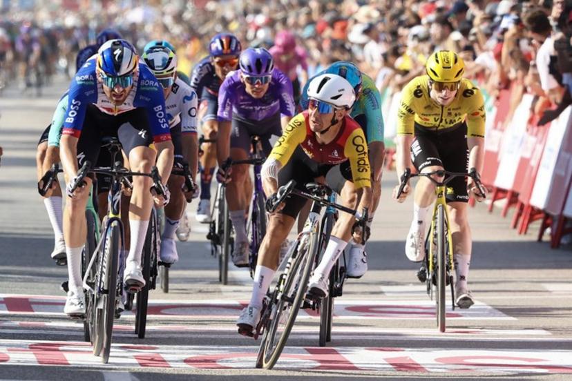 Team Cofidis' French rider Bryan Coquard (C) crosses the finish line to win the eighth stage of the Vuelta a Espana 2026, a 171 km race between Pucol and Xeraco on August 29, 2026.    Josep LAGO / AFP