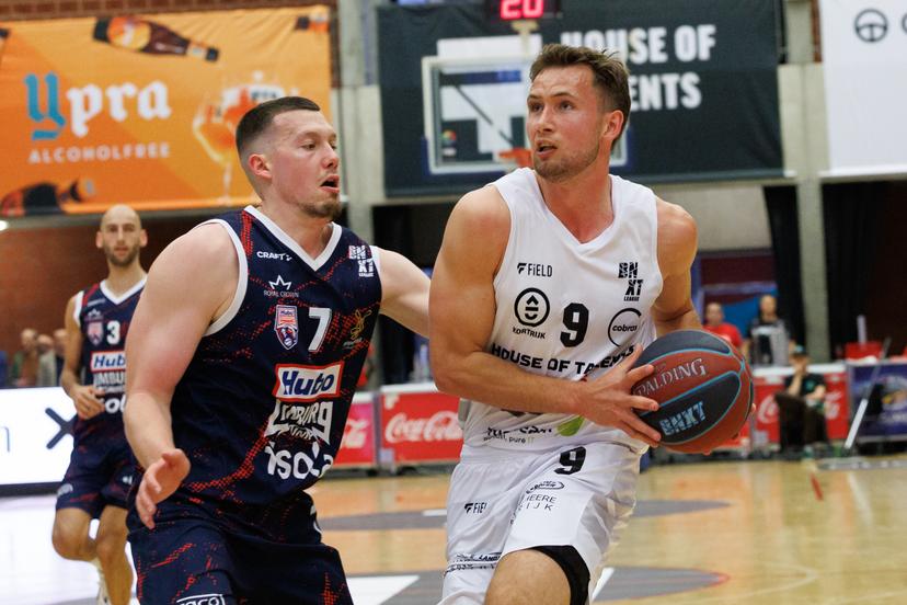 Limburg's Noah Baumann and Kortrijk's Bram Bogaerts fight for the ball during a basketball match between House of Talents Spurs Kortrijk and Hubo Limburg United, Friday 15 May 2026 in Kortrijk, on the first game (best of three) of the first round of the Playoffs of the 'BNXT League' first division basket championship. BELGA PHOTO KURT DESPLENTER