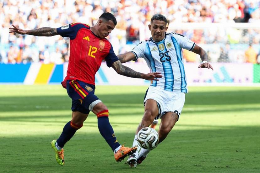 Spain's defender #12 Pedro Porro and Argentina's defender #25 Facundo Medina fight for the ball during the 2026 World Cup football tournament final match between Spain and Argentina at the New York/New Jersey Stadium in East Rutherford on July 19, 2026.   FRANCK FIFE / AFP
