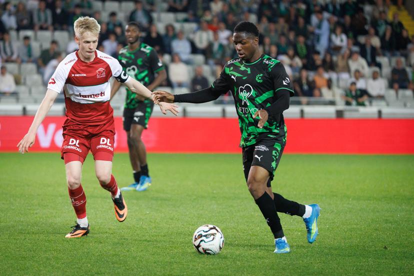 Essevee's Jeppe Erenbjerg and Cercle's Valy Konate fight for the ball during a soccer match between Cercle Brugge KSV and SV Zulte Waregem, Friday 01 May 2026 in Brugge, on day five of the Relegation Play-offs of the 2025-2026 'Jupiler Pro League' first division of the Belgian championship. BELGA PHOTO KURT DESPLENTER