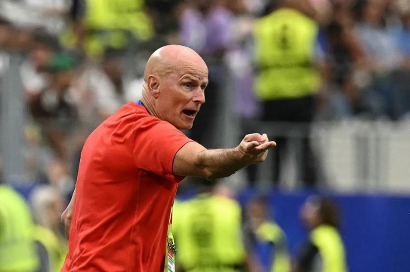 Norway's head coach Staale Solbakken gestures from the touchline  during the 2026 World Cup round of 32 football match between Ivory Coast and Norway at the Dallas Stadium in Arlington on June 30, 2026.   Paul ELLIS / AFP