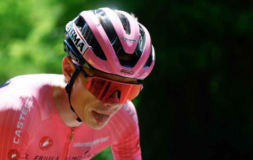 Team Visma Lease a Bike Danish rider Jonas Vingegaard wearing the overall leader's pink jersey rides during the 20th stage of the Giro d'Italia 2026 - Tour of Italy cycling race between Gemona del Friuli and Piancavallo, Italy, on May 30, 2026.  Luca Bettini / AFP