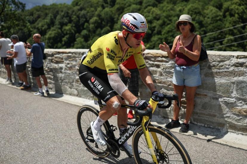 Team Visma | Lease a Bike's Belgian rider Wout Van Aert cycles during the 1st stage of the Tour Auvergne-Rhone-Alpes cycling race (formerly known as the Criterium du Dauphine), 146,2km between Vizille and Saint-Ismier, in the French Alps, on June 7, 2026.  Anne-Christine POUJOULAT / AFP