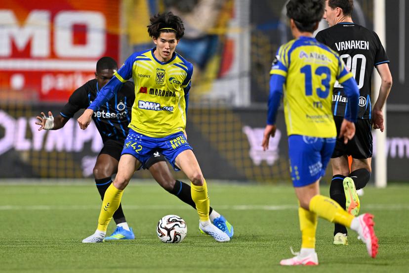 Club's Joel Ordonez and STVV's Keisuke Goto fight for the ball during a soccer match between Sint-Truiden VV and Club Brugge, Saturday 11 April 2026 in Sint-Truiden, on the second day of the Champion's Play-offs of the 2025-2026 'Jupiler Pro League' first division of the Belgian championship. BELGA PHOTO JOHAN EYCKENS