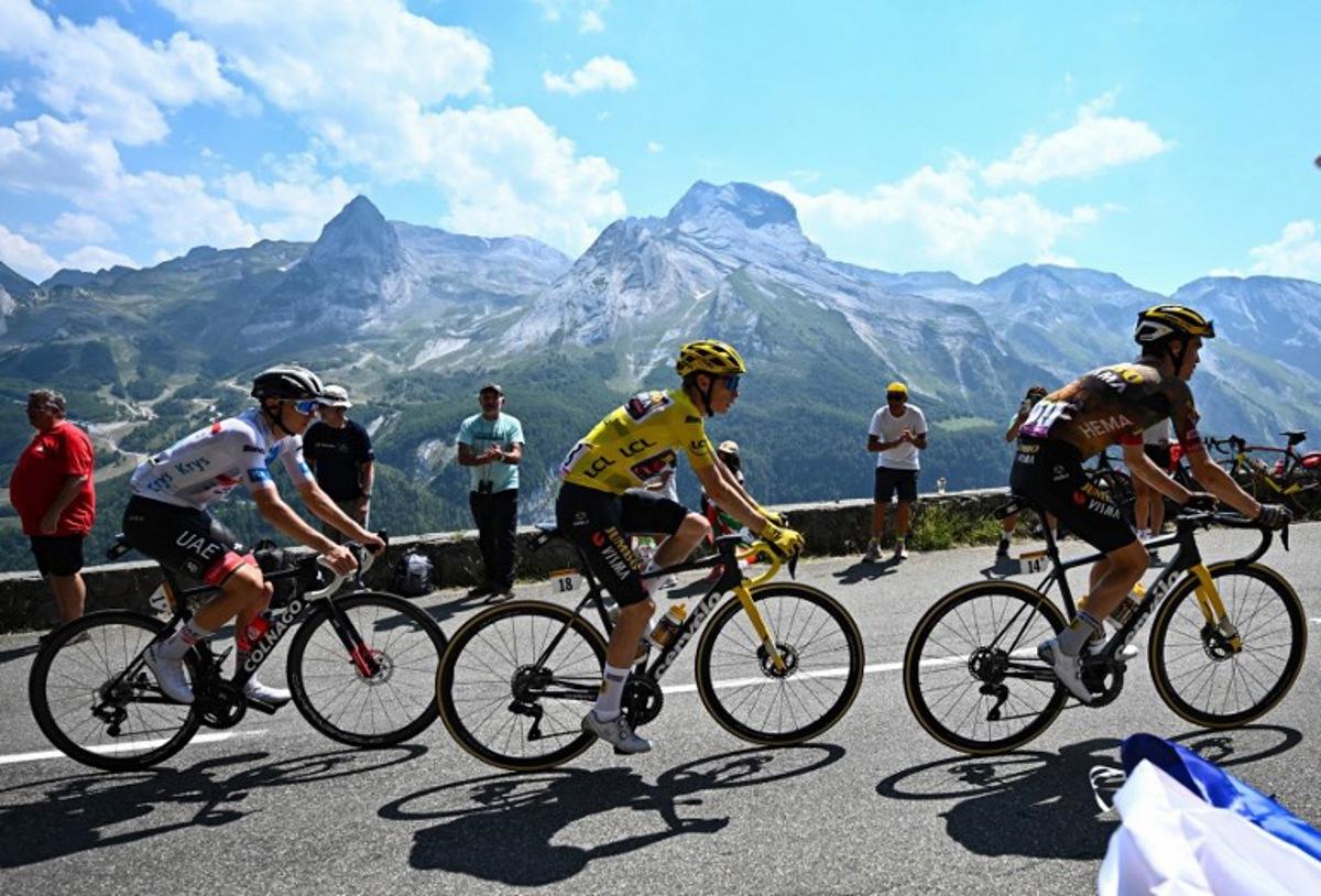 UAE Team Emirates team's Slovenian rider Tadej Pogacar (L) wearing the best young rider's white jersey, Jumbo-Visma team's Danish rider Jonas Vingegaard wearing the overall leader's yellow jersey and Jumbo-Visma team's American rider Sepp Kuss cycle during the 18th stage of the 109th edition of the Tour de France cycling race, 143,2 km between Lourdes and Hautacam in the Pyrenees mountains in southwestern France, on July 21, 2022.  Anne-Christine POUJOULAT / AFP