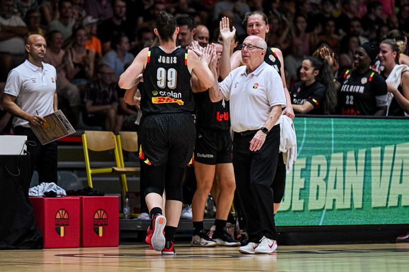 Belgium's head coach Mike Thibault pictured during a friendly basketball match between Belgian national women's team the Belgian Cats and Italy, in Kortrijk on Saturday 15 August 2026. The Cats are preparing the world cup in Germany in September. BELGA PHOTO EMILE WINDAL