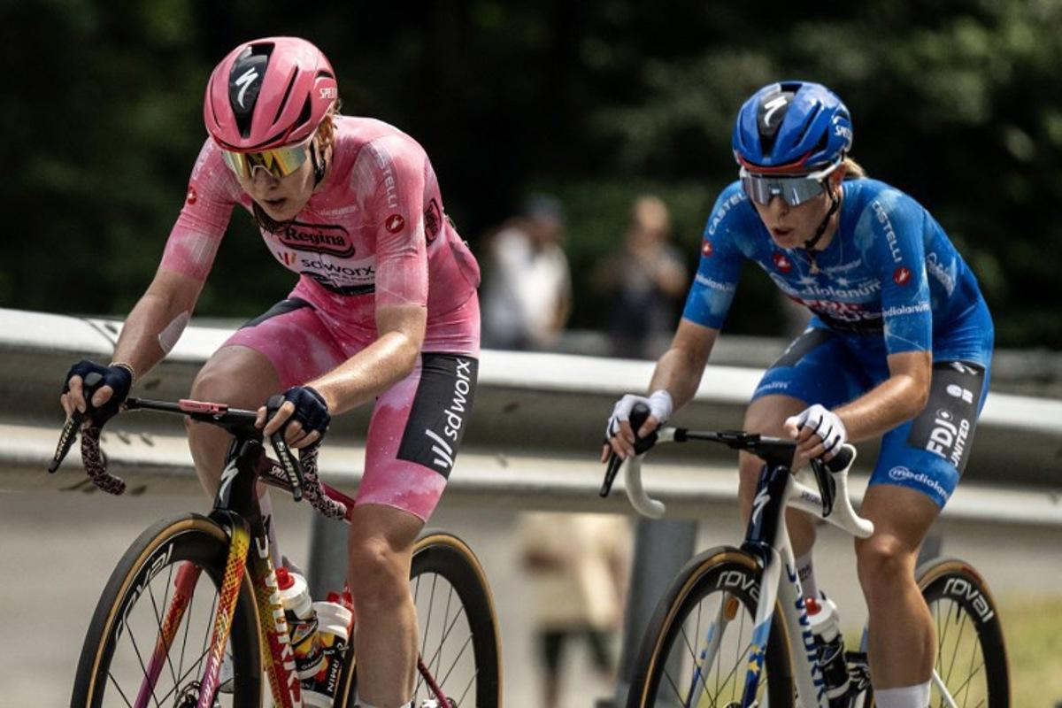 SD Worx Dutch rider Anna Van Der Breggen wearing the overall leader's pink jersey (Maglia Rosa) and FDJ SUEZ Dutch rider Demi Vollering wearing the best climber's blue jersey (Maglia Azzura) ride during the 9th stage of the Giro d'Italia Women 2026 - Tour of Italy Women cycling race between Saluzzo and Saluzzo, Italy, on June 7, 2026.   MARCO BERTORELLO / AFP