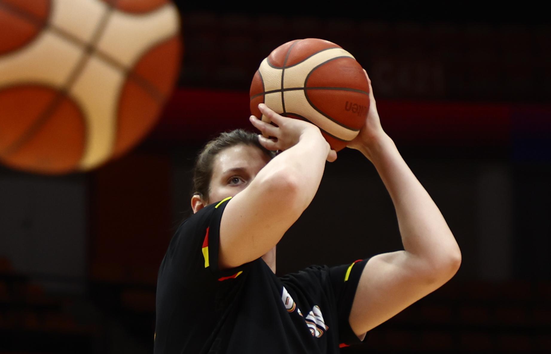 Belgium's Kyara Linskens pictured in action during the warming-up for a basket game between Belgium's national team Belgian Cats and Czech Republic, in Wuhan, China, on Tuesday 17 March 2026, the fifth game (out of 5) of the qualifications phase for the World Cup Basket tournament. BELGA PHOTO NIKOLA KRSTIC