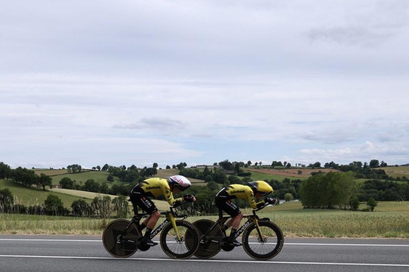 Team Visma | Lease a Bike's Belgian rider Wout Van Aert (L) cycles during the 3rd stage of the Tour Auvergne-Rhone-Alpes cycling race (formerly known as the Criterium du Dauphine), 28,4km team time trial departing and arriving in Perreux central France, on June 9, 2026.  Anne-Christine POUJOULAT / AFP