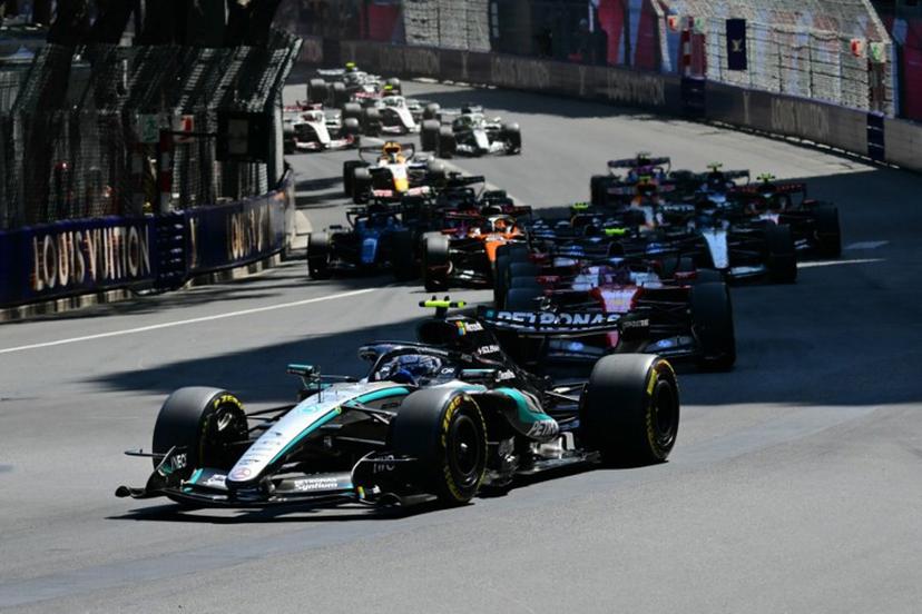 Mercedes' Italian driver Kimi Antonelli (C) leads the start during Monaco Formula 1 Grand Prix at the Monaco street circuit in Monaco, ahead of the, on June 7, 2026.   Andrej ISAKOVIC / AFP