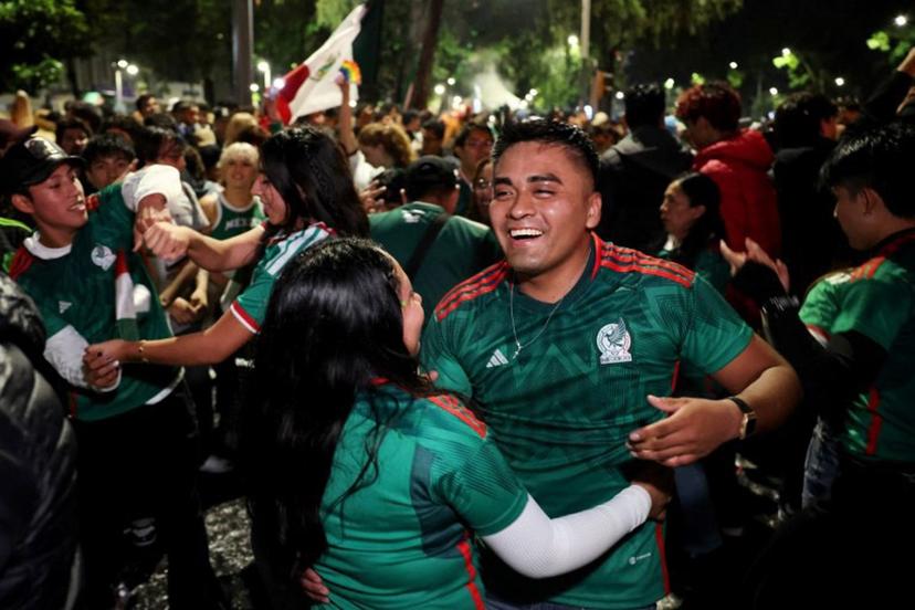 Mexican football fans celebrate their victory at the Angel de la Independencia in Mexico City on June 24, 2026, after the 2026 FIFA World Cup football match between Mexico and Czechia.  Claudia Rosel / AFP