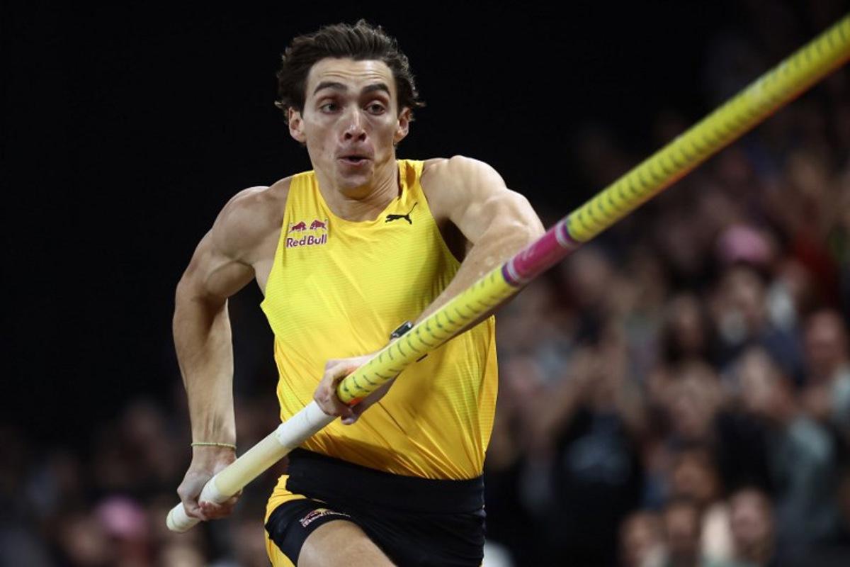 Sweden's Armand Duplantis competes in the Men's pole vault event during the All Stars Perche international indoor athletics pole vaulting meeting in Clermont-Ferrand, central France, on February 22, 2026.  Alex MARTIN / AFP