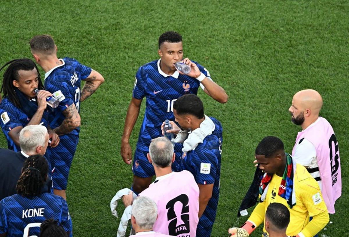 France's forward #10 Kylian Mbappe and teammates take the hydration break during the 2026 World Cup round of 16 football match between Paraguay and France at the Philadelphia Stadium in Philadelphia on July 4, 2026.   Jewel SAMAD / AFP