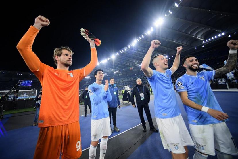 Lazio's Italian goalkeeper #94 Ivan Provedel (L) celebrates with teammates after winning 1-0 the UEFA Champions League last 16 first leg between Lazio and Bayern Munich at the Olympic stadium on February 14, 2024 in Rome.  Filippo MONTEFORTE / AFP