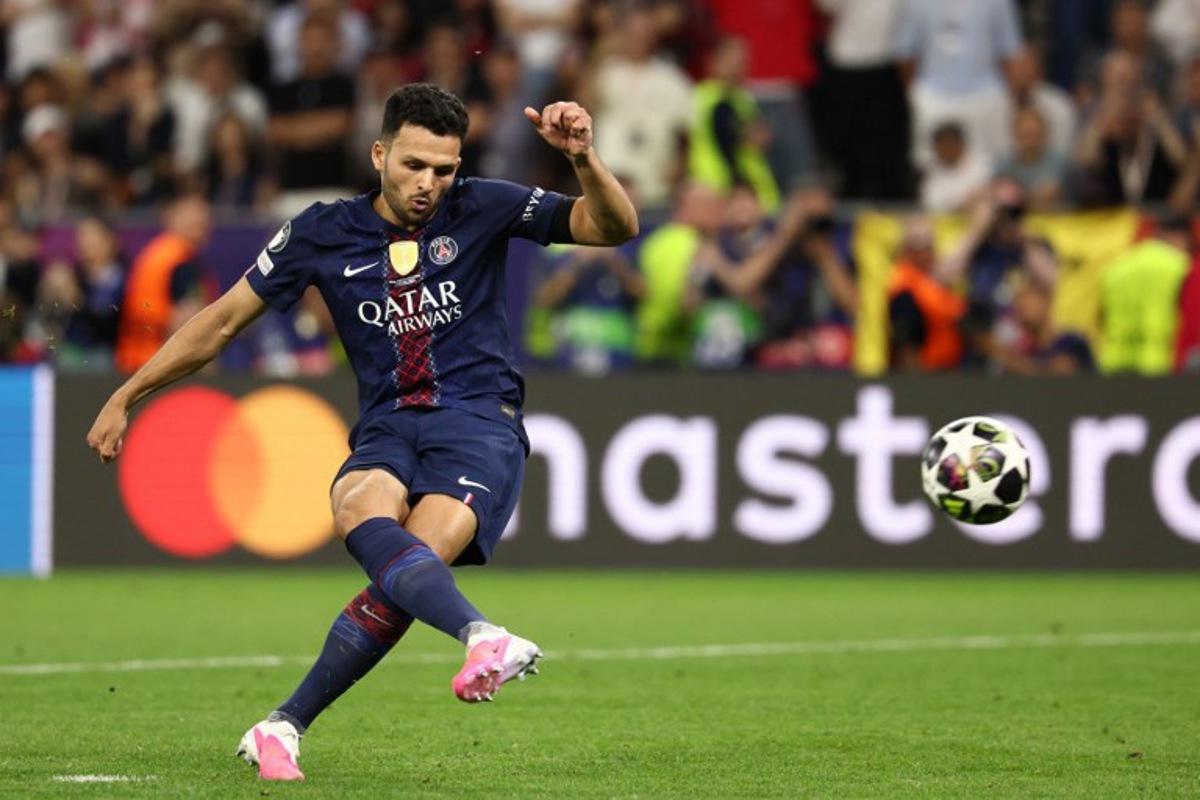 Paris Saint-Germain's Portuguese forward #09 Goncalo Ramos takes a penalty during the penalty shootout during the UEFA Champions League final football match between Paris Saint-Germain (PSG) and Arsenal FC at the Puskas Arena in Budapest on May 30, 2026.  FRANCK FIFE / AFP