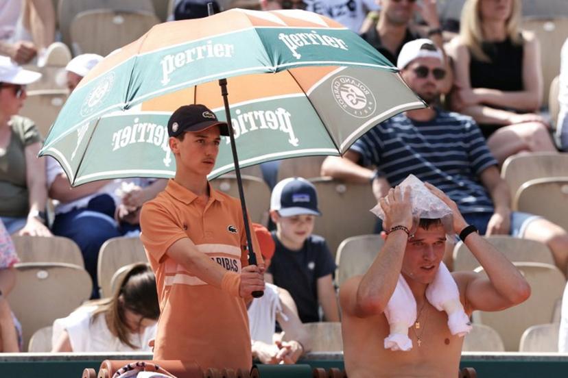 Czech's Jakub Mensik tries to cool off while sitting between games as he plays against France's Titouan Droguet during their men's singles match on day 1 of the French Open tennis tournament on Court Simonne-Mathieu at the Roland-Garros Complex in Paris on May 24, 2026.  Alain JOCARD / AFP