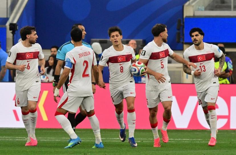 Turkey's midfielder #08 Arda Guler (C) celebrates after scoring his team's first goal with teammates during the 2026 World Cup Group D football match between Turkey and USA at the Los Angeles Stadium in Inglewood on June 25, 2026.   Frederic J. BROWN / AFP