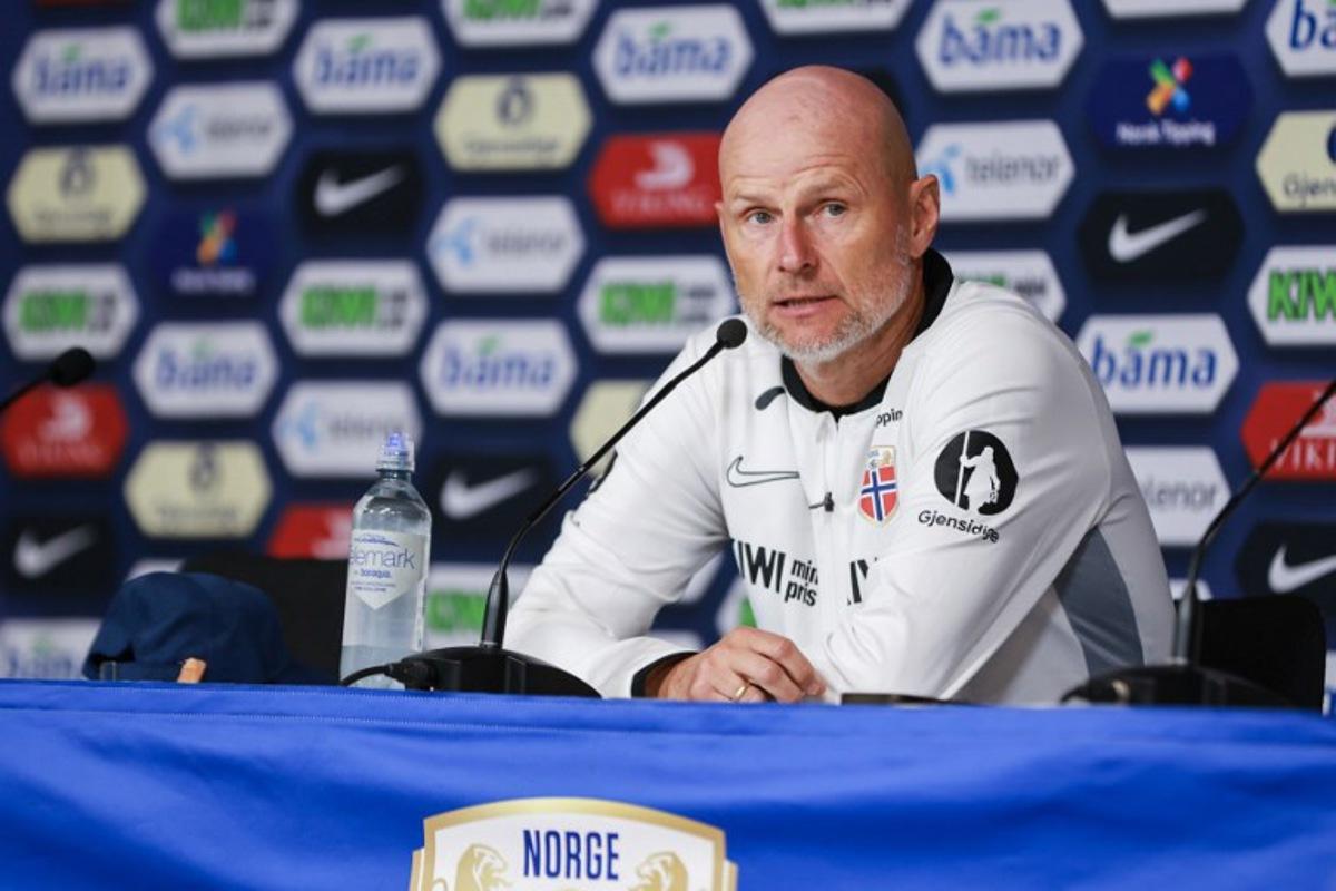 Norway's head coach Stale Solbakken speaks during a press conference in Oslo May 31, 2026, on the eve of the friendly footbal match between Norway and Sweden.  Trond Reidar Teigen / NTB / AFP