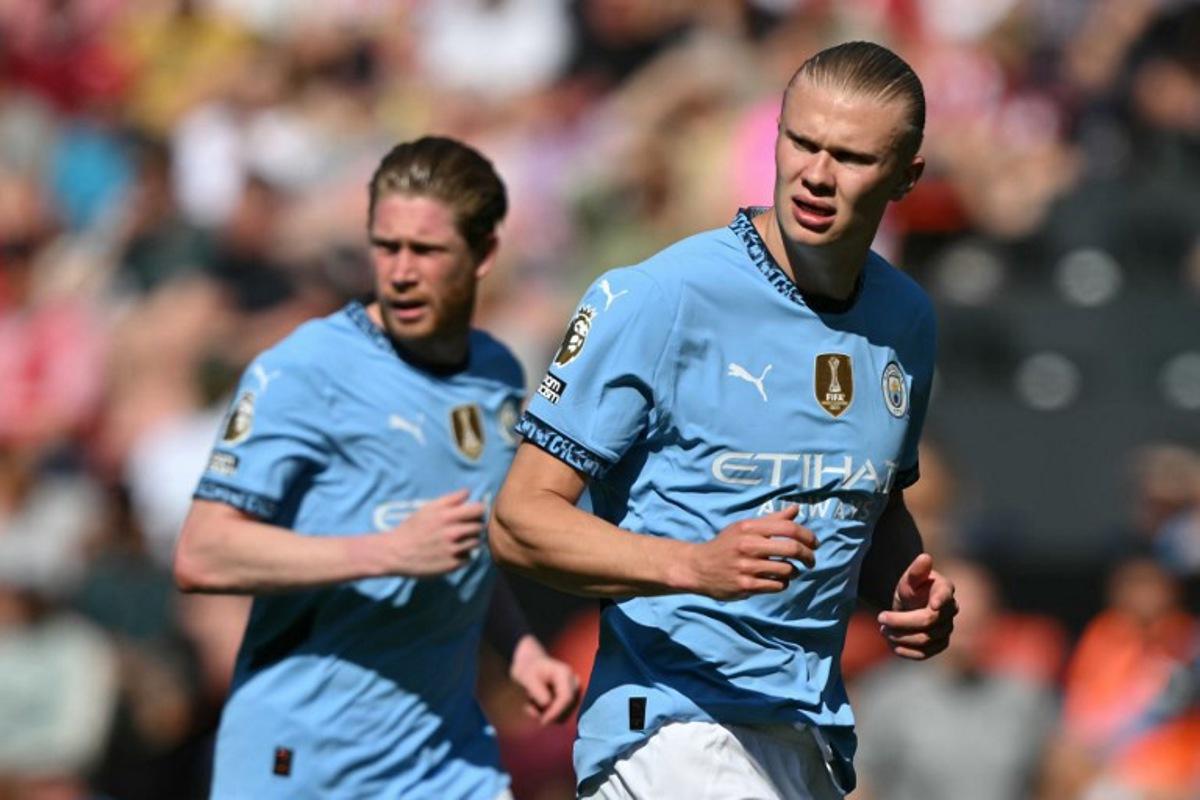Manchester City's Belgian midfielder #17 Kevin De Bruyne (L) and Manchester City's Norwegian striker #09 Erling Haaland (R) during the English Premier League football match between Southampton and Manchester City at St Mary's Stadium in Southampton, southern England on May 10, 2025.  Glyn KIRK / AFP