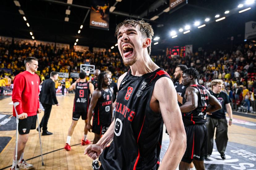 Antwerp's Letto Van Drom celebrates after winning a basketball match between BC Oostende and Antwerp Giants, Thursday 11 June 2026, in Oostende, game 4 (out of 5) in the Playoffs final of the 'BNXT League' Belgian/ Dutch first division basket championship. BELGA PHOTO TOM GOYVAERTS