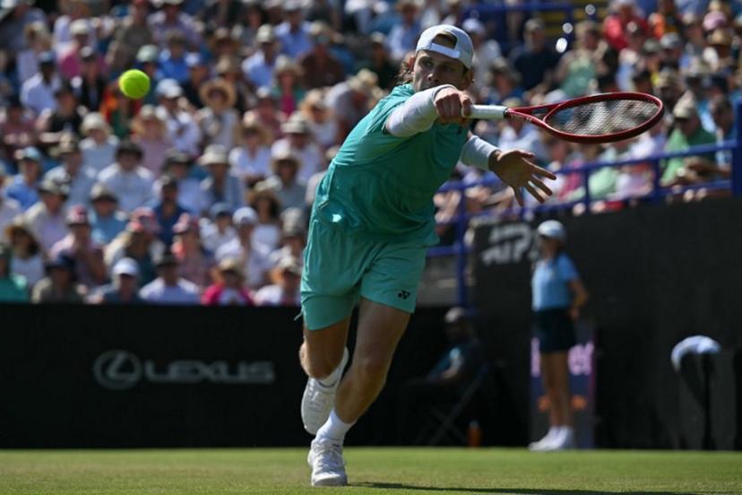 Belgium's Zizou Bergs stretches to return to Britain's Toby Samuel during their men's semi-final tennis match on day five of the Lexus Eastbourne Open at Devonshire Park, Eastbourne, on the south coast of England on June 26, 2026.  Glyn KIRK / AFP