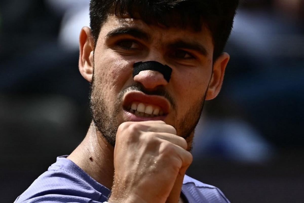 Spain's Carlos Alcaraz reacts after a point against Great Britain's Jack Draper during their men's singles match of the ATP Rome Open tennis tournament at Foro Italico in Rome on May 14, 2025.  Filippo MONTEFORTE / AFP