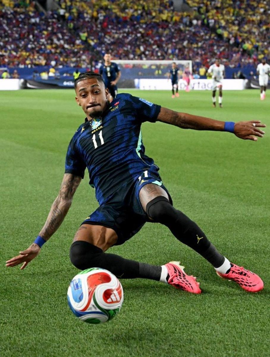 Brazil's forward #11 Raphinha slides for the ball during the 2026 World Cup Group C football match between Brazil and Haiti at the Philadelphia Stadium in Philadelphia on June 19, 2026.   ROBERTO SCHMIDT / AFP