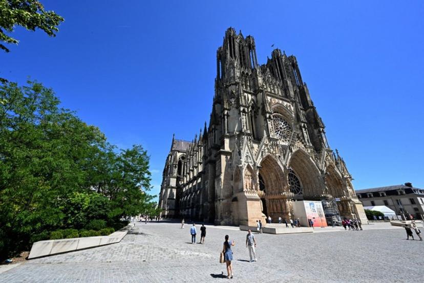 This photograph shows the Gothic Notre-Dame de Reims Cathedral in Reims, eastern France, on July 4, 2025.  FRANCOIS NASCIMBENI / AFP