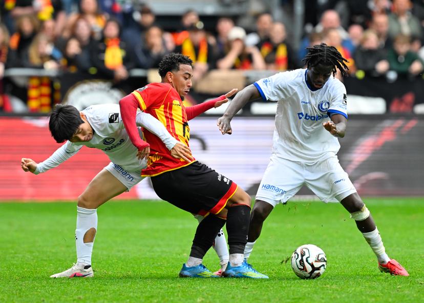 Gent's Hyunseok Hong and Mechelen's Myron Van Brederode fight for the ball during a soccer match between KV Mechelen and KAA Gent, Sunday 03 May 2026 in Mechelen, on the sixth day of the Champion's Play-offs of the 2025-2026 'Jupiler Pro League' first division of the Belgian championship. BELGA PHOTO JOHN THYS