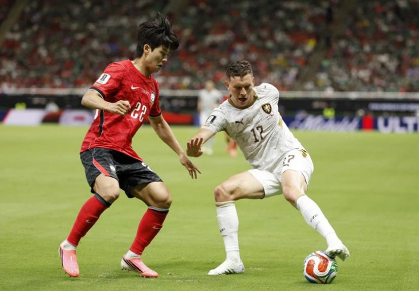 South Korea's defender #22 Seol Young-woo and Czech Republic's midfielder #17 Lukas Provod fight for the ball during the 2026 World Cup Group A football match between South Korea and the Czech Republic at the Guadalajara Stadium in Zapopan on June 11, 2026.   Ulises RUIZ / AFP