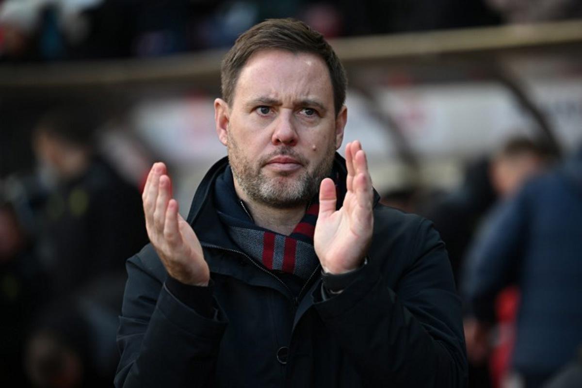 Sunderland's English head coach Michael Beale applauds ahead of kick-off in the English FA Cup third round football match between Sunderland and Newcastle United at The Stadium of Light in Sunderland in north east England on January 6, 2024.  Paul ELLIS / AFP