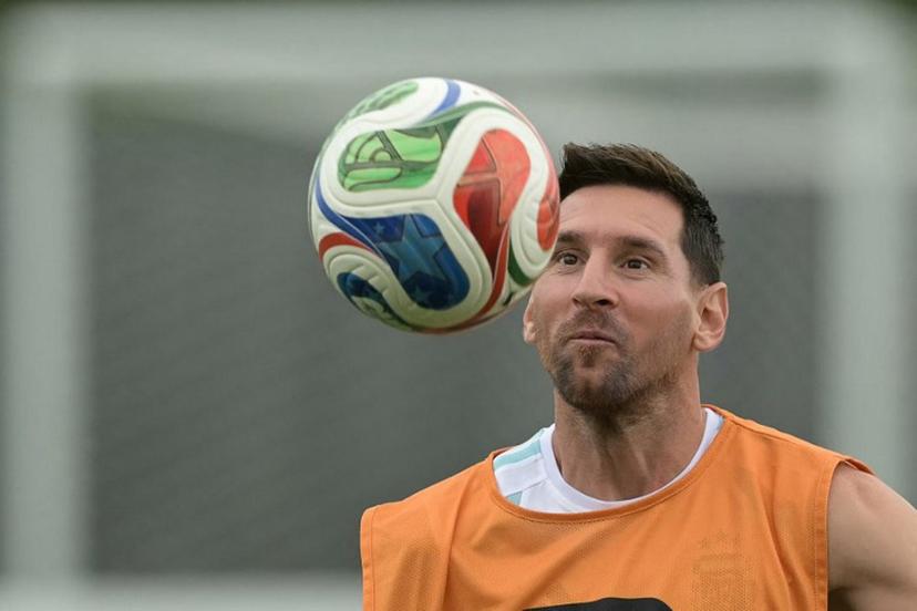 Argentina's forward #10 Lionel Messi controls a ball as he takes part in an MD-1 training session at the Compass Minerals National Performance Center in Kansas City on June 26, 2026, on the eve of the 2026 World Cup Group J football match between Jordan and Argentina.   JUAN MABROMATA / AFP
