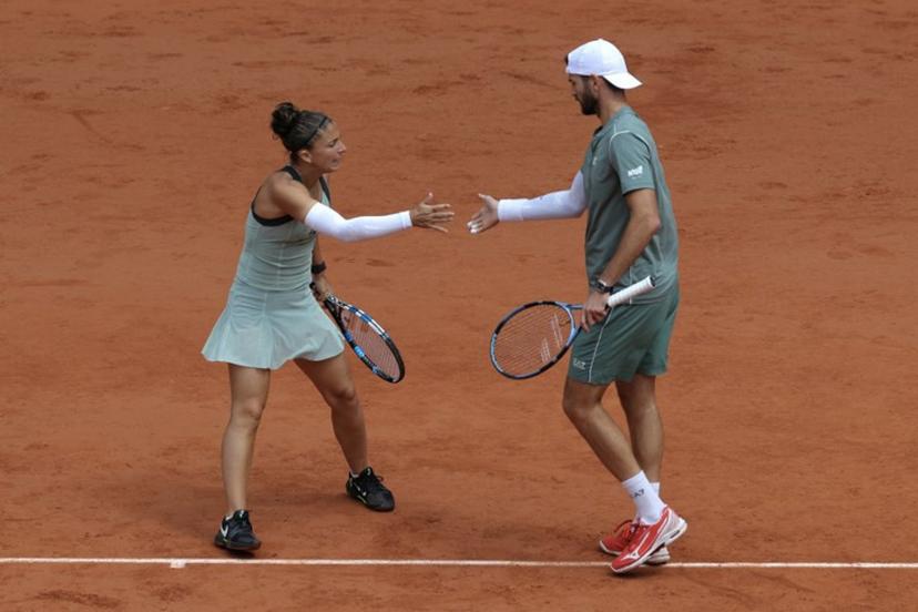 Italy's Sara Errani (L) and Italy's Andrea Vavassori reacts to a point against Canada's Gabriela Dabrowski and US Evan King during their mixed doubles final match on day 12 of the French Open tennis tournament on Court Philippe-Chatrier at the Roland-Garros Complex in Paris on June 4, 2026.  Thomas SAMSON / AFP