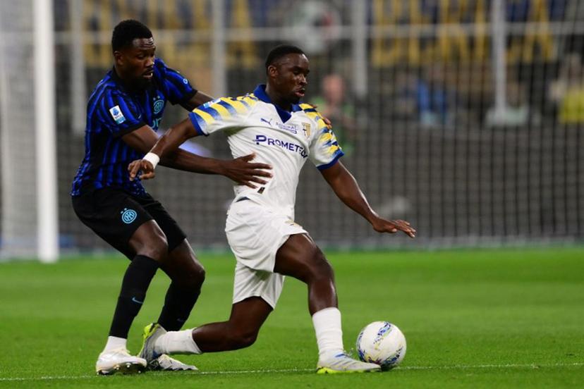 Inter Milan's French forward #9 Marcus Thuram (L) fights for the ball with Parma's Belgian midfielder #16 Mandela Keita during the Italian Serie A football match between Inter Milan and Parma at San Siro stadium in Milan, on May 3, 2026.  Marco BERTORELLO / AFP
