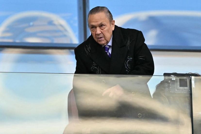 West Ham United's Welsh Chairman David Sullivan takes his seat for the English Premier League football match between West Ham United and Newcastle United at the London Stadium, in London on November 2, 2025.  Glyn KIRK / AFP