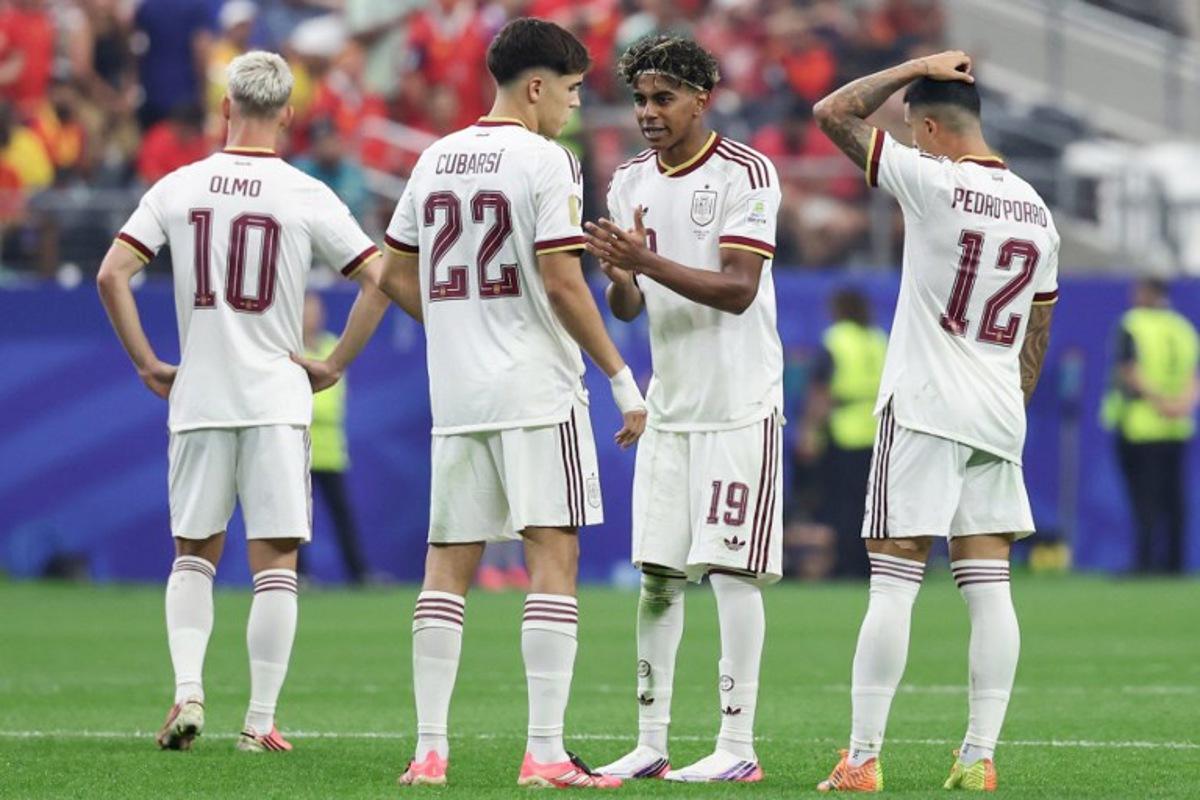 Spain's forward #19 Lamine Yamal speaks to defender #22 Pau Cubarsi during the 2026 World Cup round of 16 football match between Portugal and Spain at the Dallas Stadium in Arlington on July 6, 2026.  Aric Becker / AFP