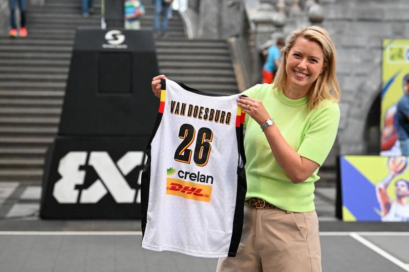 acting Antwerp mayor Els Van Doesburg poses for the photographer at poses for the photographer with a personalised shirt during the latest press conference regarding the 3x3 European Basketball Championship in Antwerp (Sept. 11-13), on Wednesday 26 August 2026 in Antwerp. BELGA PHOTO JONAS ROOSENS