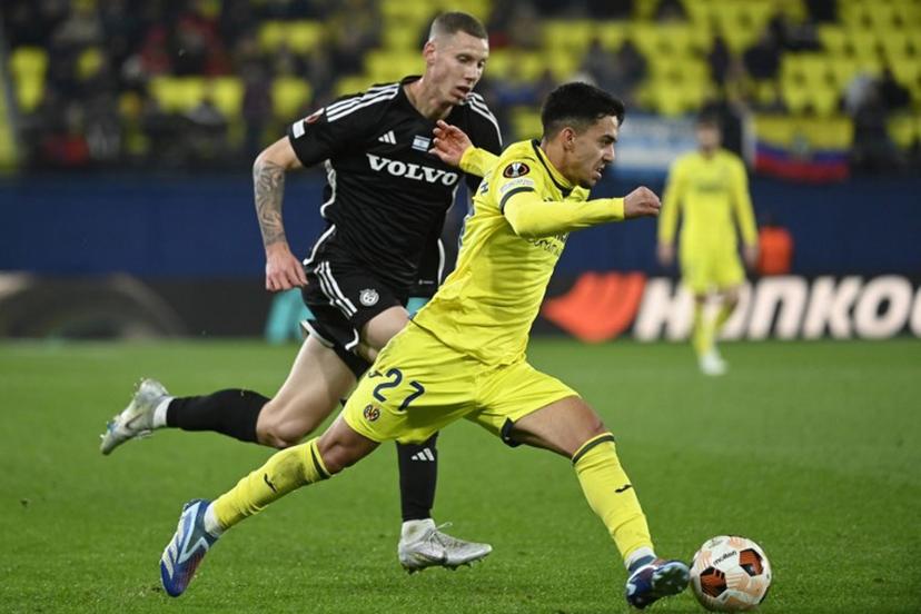 Maccabi Haifa's Israeli forward #17 Suf Podgoreanu challenges Villarreal's Spanish forward #27 Ilias Akhomach during the UEFA Europa League 1st round group F football match between Villarreal CF and Maccabi Haifa at La Ceramica stadium in Vila-real on December 6, 2023.  JOSE JORDAN / AFP