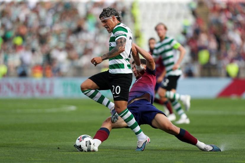 Sporting Lisbon's Uruguayan midfielder #20 Maximiliano Araujo vies for the ball during the 'Taca de Portugal' (Portugal's Cup) final football match between Sporting CP and SCU Torreense at Jamor Stadium in Oeiras, on May 24, 2026.  PEDRO ROCHA / AFP