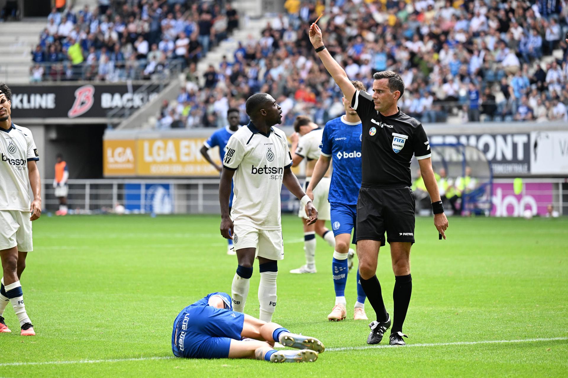 Club's Carlos Forbs receives a red card from referee Erik Lambrechts a soccer match between KAA Gent and Club Brugge, Sunday 30 August 2026 in Gent, on day 4 of the 2026-2027 'Jupiler Pro League' first division of the Belgian championship. BELGA PHOTO KURT DESPLENTER
