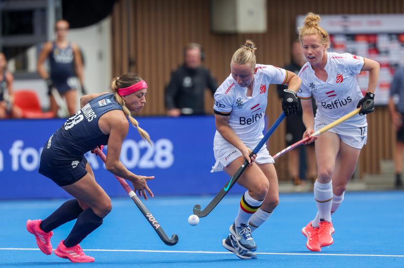 Belgium's Charlotte Englebert and Argentina's Julieta Jankunas fight for the ball during a hockey game between Belgian national team Red Panthers and Argentina, Sunday 14 June 2026 in Wavre, match 9/16 in the group stage of the women's FIH Pro League competition. BELGA PHOTO VIRGINIE LEFOUR